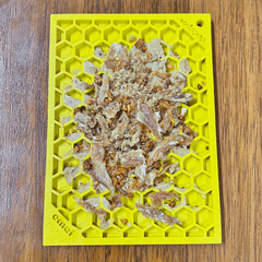 Honeycomb eMat Enrichment Lick Mat